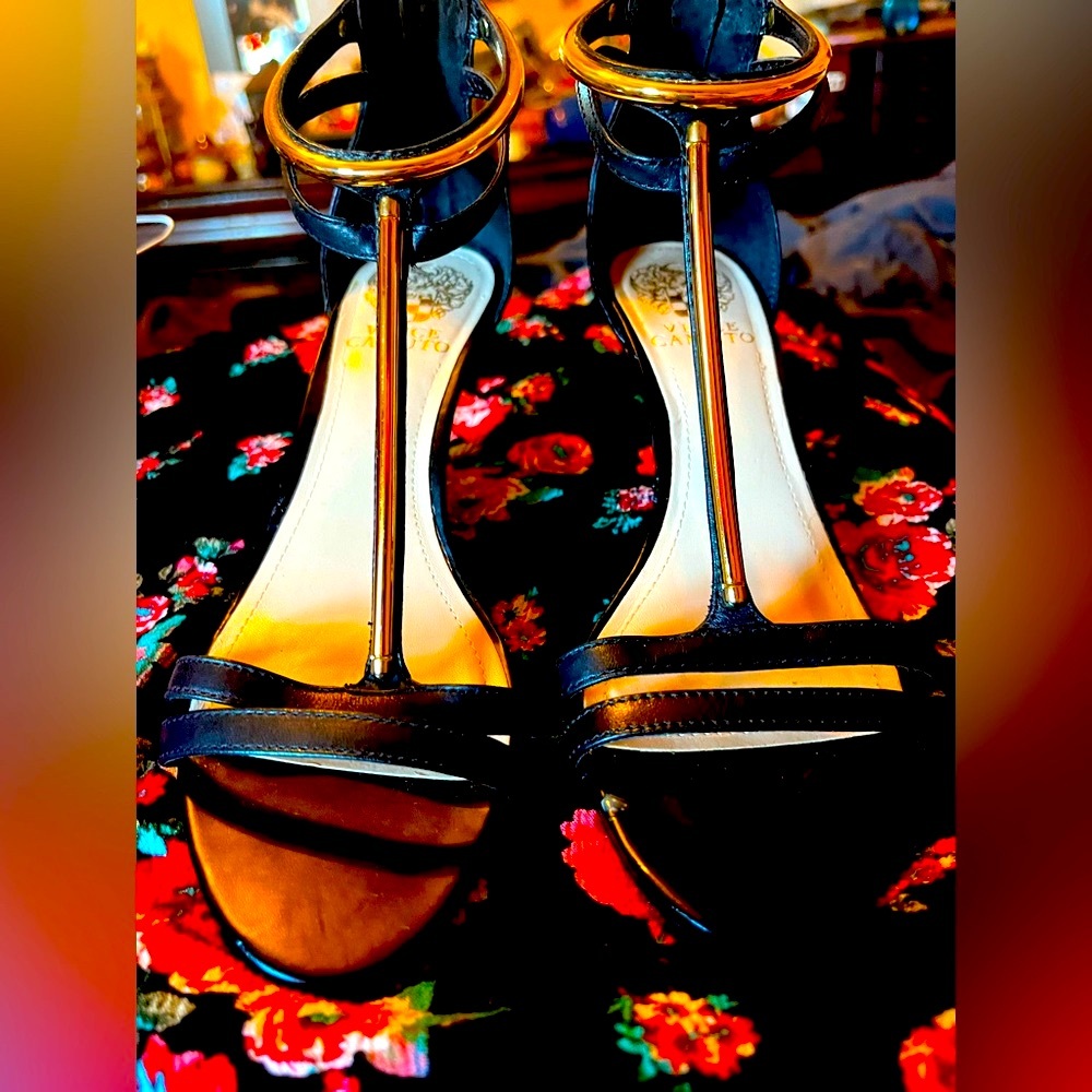 Vince Camuto Black Heels 7.5 w/ gold ring and zipper in back